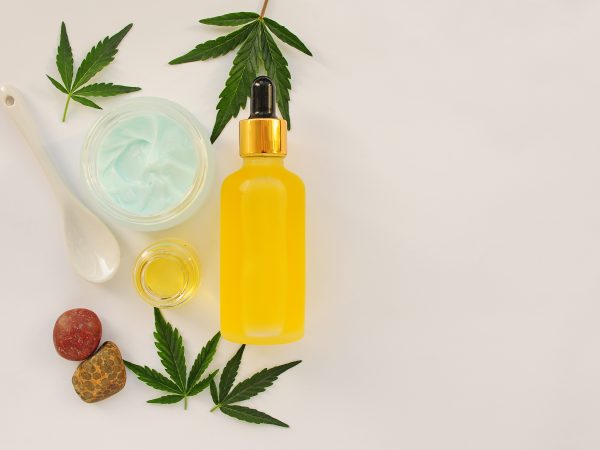 CBD Oil: A Comprehensive Guide to the Benefits, Uses, and Side Effects